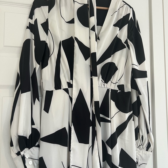Fashion Nova Black and White Abstract Maxi Dress - Picture 4 of 6